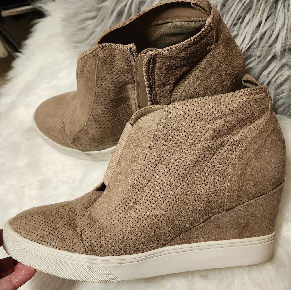Mia/ Tan Wedge Booties - Picture 3 of 6